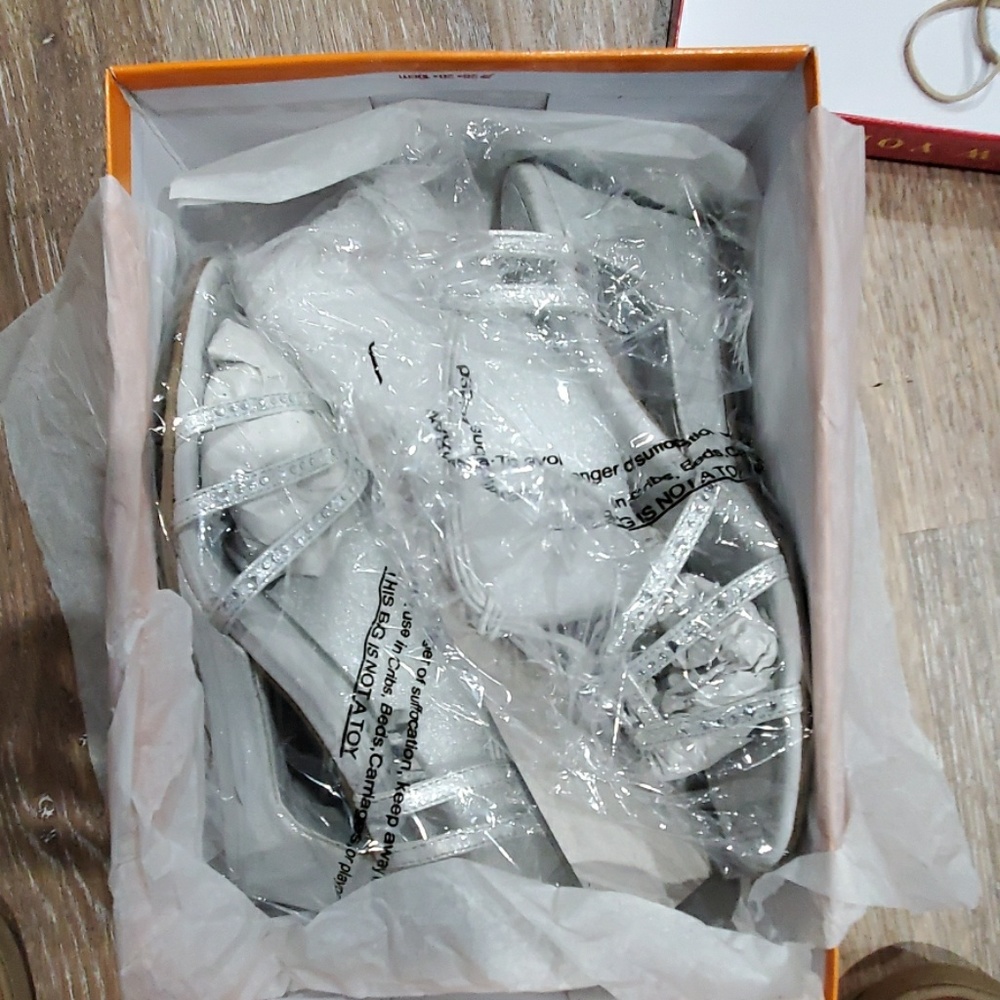 Shoes - Picture 5 of 6